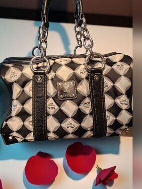 RARE🌹EUC - MCM Black and White Quilted Logo Satchel